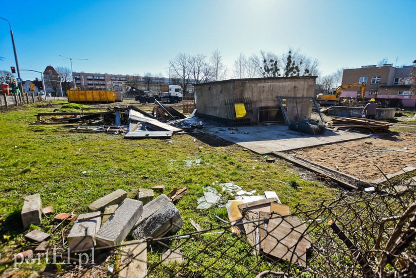 Burzą, by postawić market
