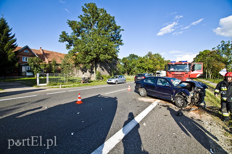  Pijany zderzył się z innym pojazdem. Są korki na 