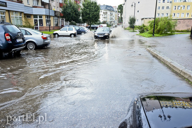 Ulice toną w wodzie