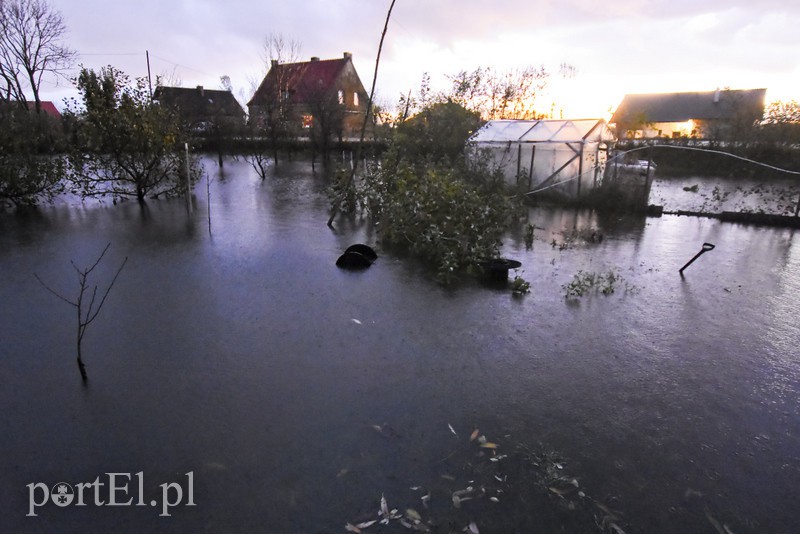 Przybywa wody w Kumieli i rzece Elbląg (aktualizacja)