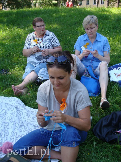 Dziergają panie, panowie się wstydzą
