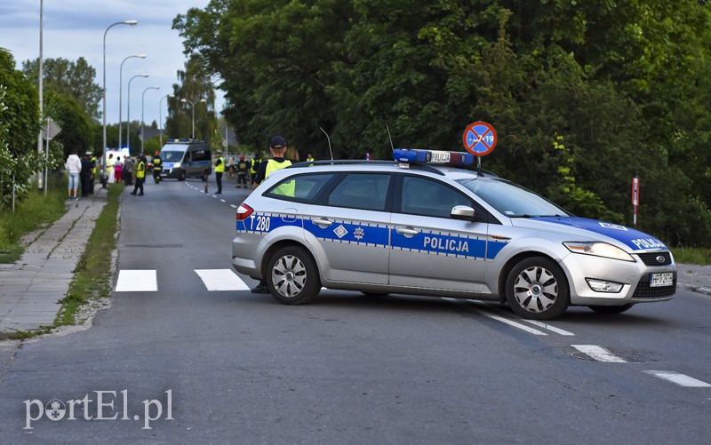 Hondą uderzył w drzewo