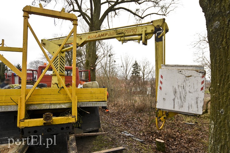 Podnośnik hydrauliczny przygniótł rękę mężczyzny