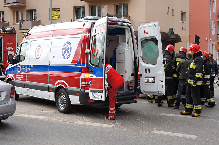 Wypadek: motocyklista uderzył w auto