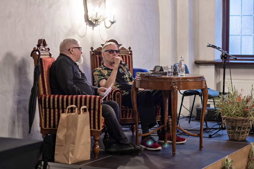 Między Nie wierzę politykom a Jeszcze będzie przepięknie