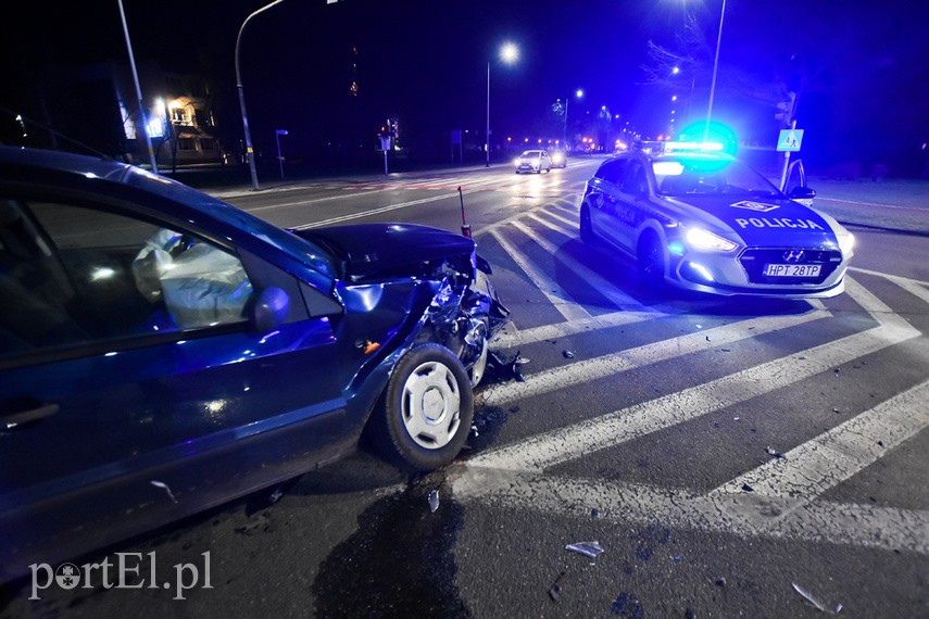 Czołowe zderzenie na al. Tysiąclecia, kolejne odebrane prawo jazdy