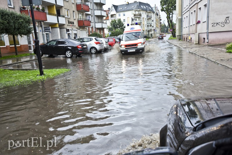 Ulice toną w wodzie