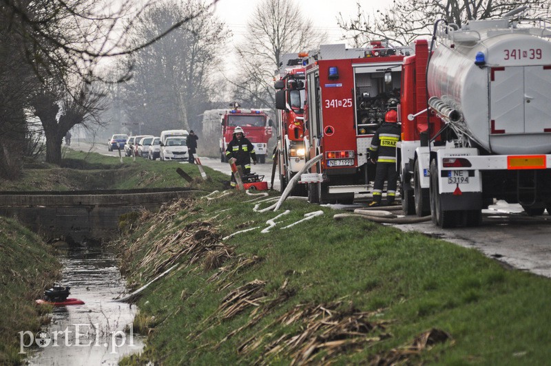  Płonie fabryka świec