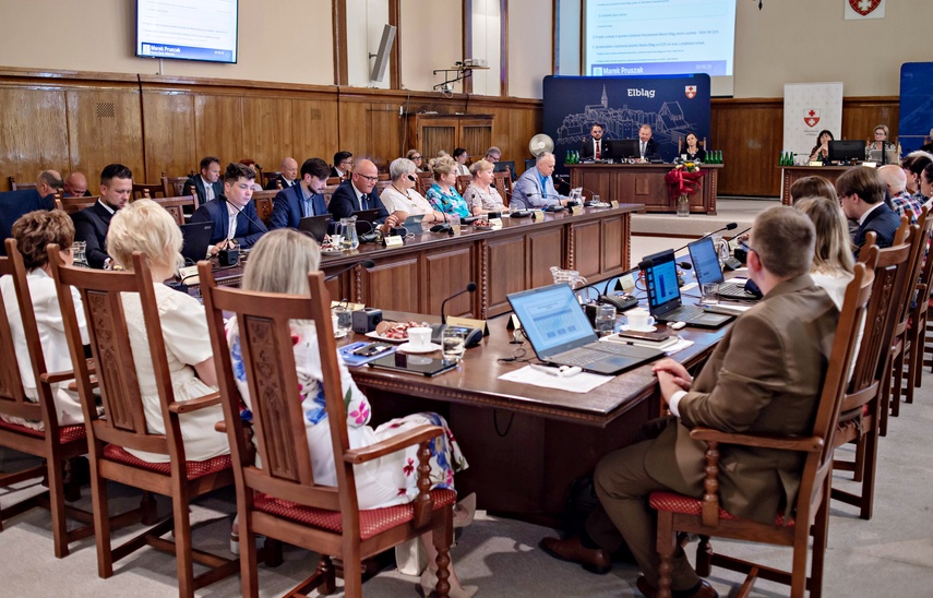 Prezydent z wotum zaufania i absolutorium