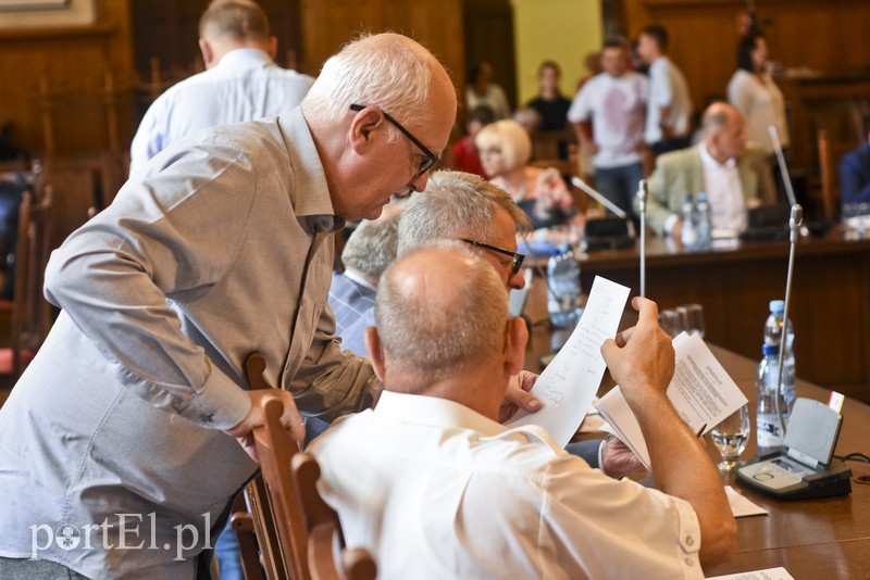 Sesja Rady Miejskiej na żywo. O Starcie i cieple