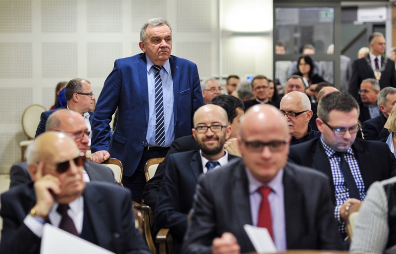 Patronem Elbląga święty, co rozdaje prezenty