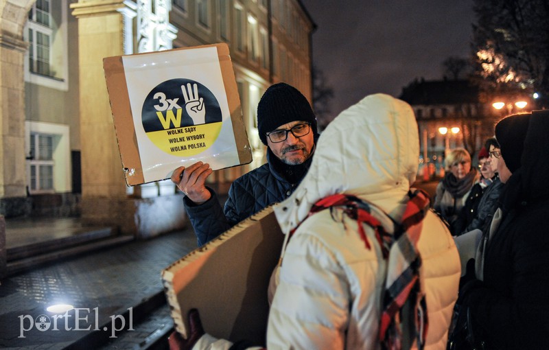 Pikietujący pod sądem: weta okazały się oszustwem