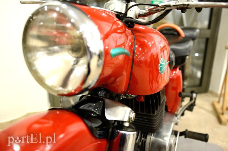 Stare motocykle w Ratuszu Staromiejskim