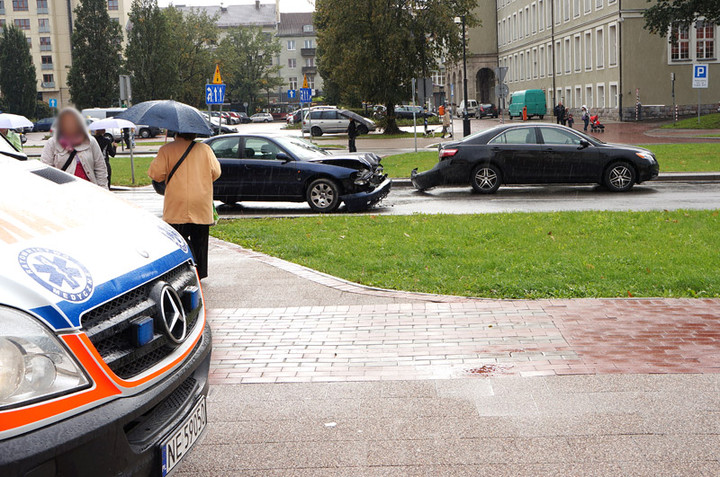Zderzenie i potrącenie na Grota-Roweckiego