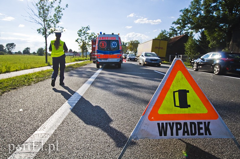  Pijany zderzył się z innym pojazdem. Są korki na 