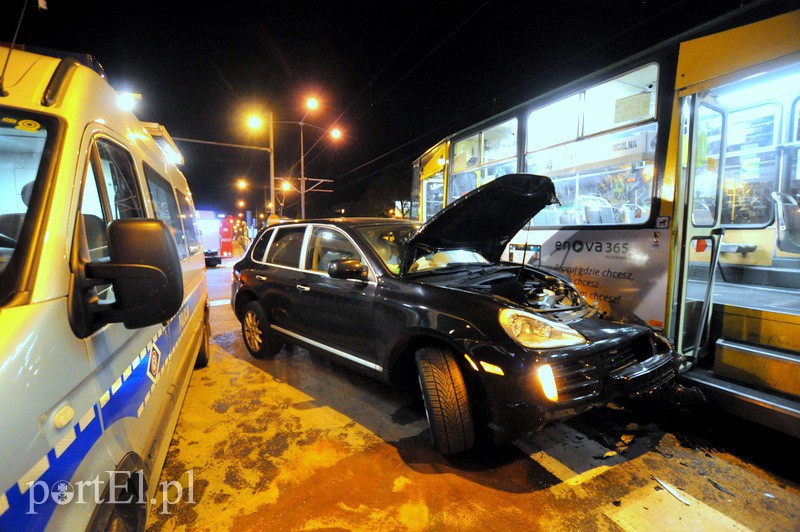  Porsche kontra tramwaj, jedna osoba ranna