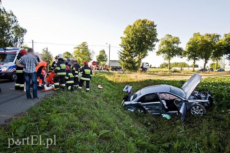  Ciężarówka zderzyła się z autem osobowym. Są ranni