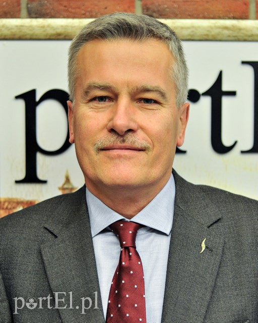 Podkręcanie wąsów trwa