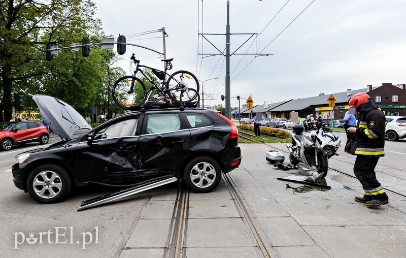 Motocykl zderzył się z volvo