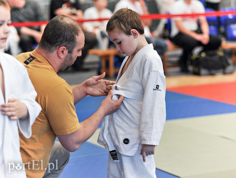 Walczą mali judocy