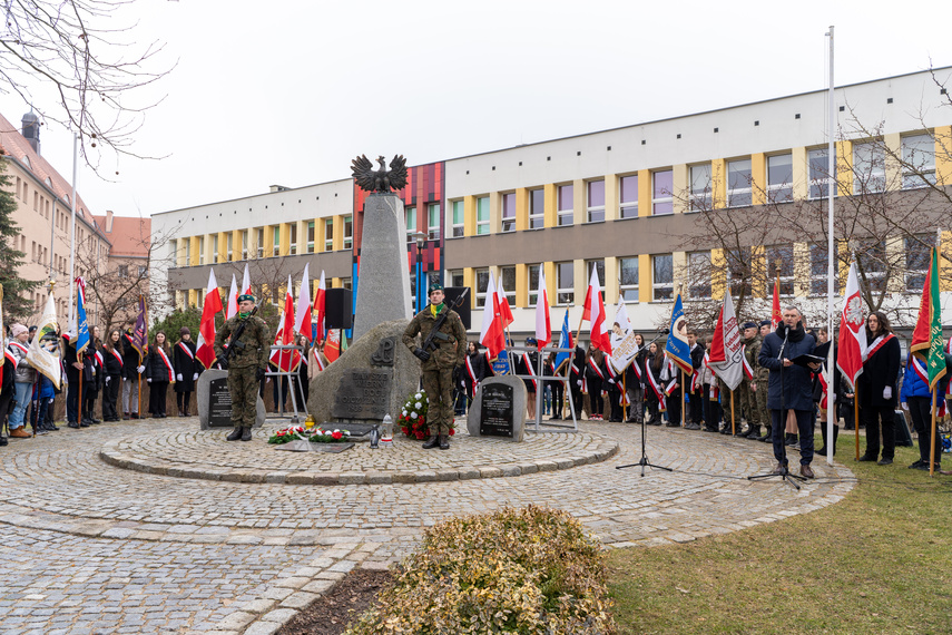 Patriotyczny obowiązek spełniony. Uroczystości pod pomnikiem