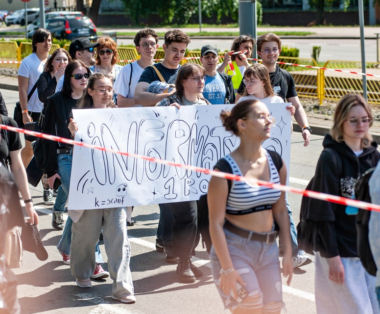 Studenci z kluczami miasta