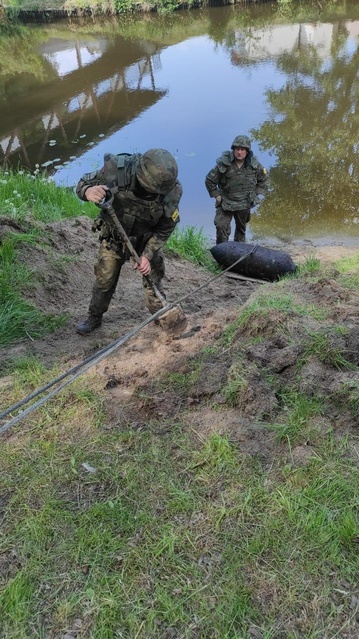 Bomba w rzece, ewakuowano 300 mieszkańców