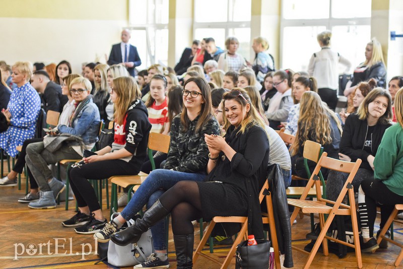 Jej fryzura była najlepsza, dlatego pojedzie na finał