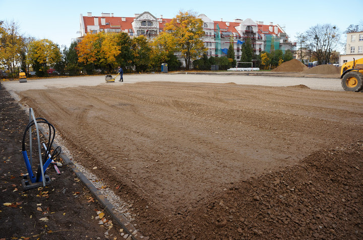 Budowa Orlika przy SP16