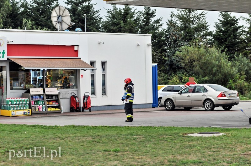 Strażacy interweniowali na stacji benzynowej