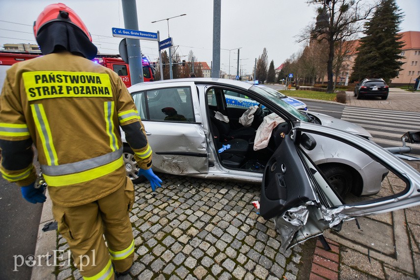 Zderzenie renault z bmw pod szkołą muzyczną