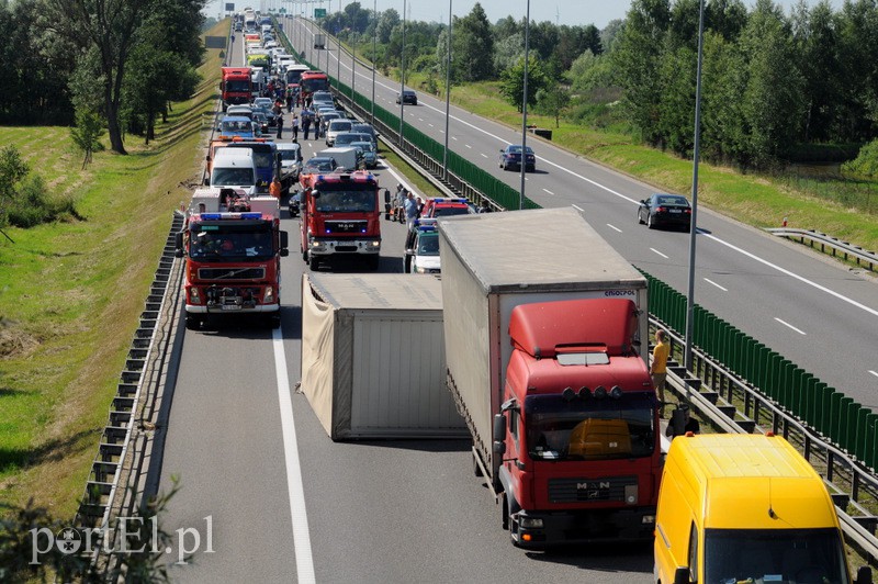  Utrudnienia na obwodnicy, przewróciła się naczepa