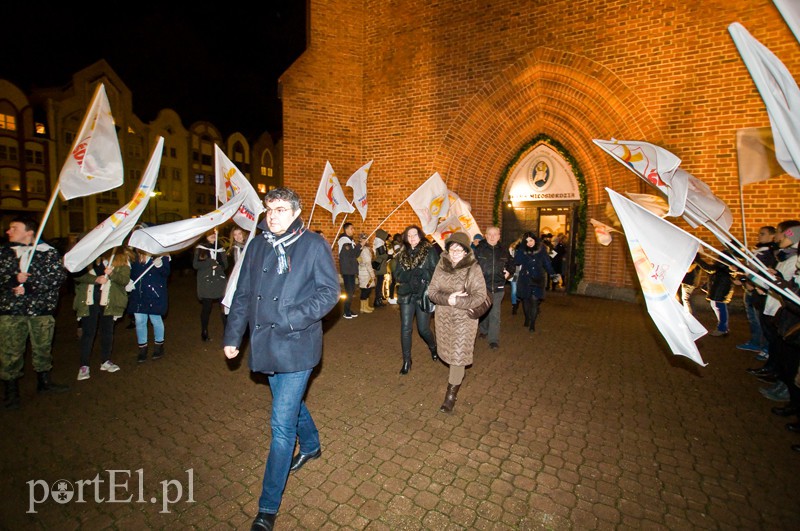  Zbiorowe ściskanie pod katedrą