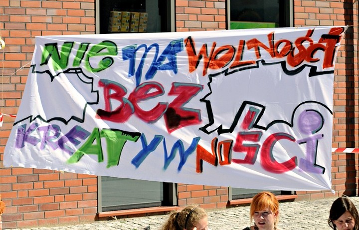 Ani wieńce, ani kwiaty