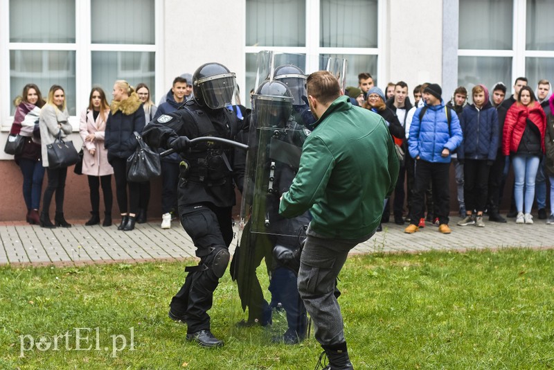 Bezpieczeństwo po obu stronach muru