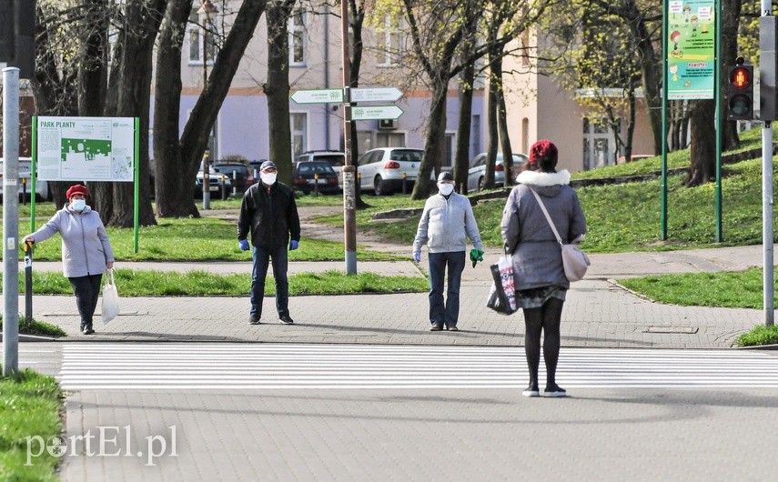Usta i nos od dzisiaj obowiązkowe zakryte