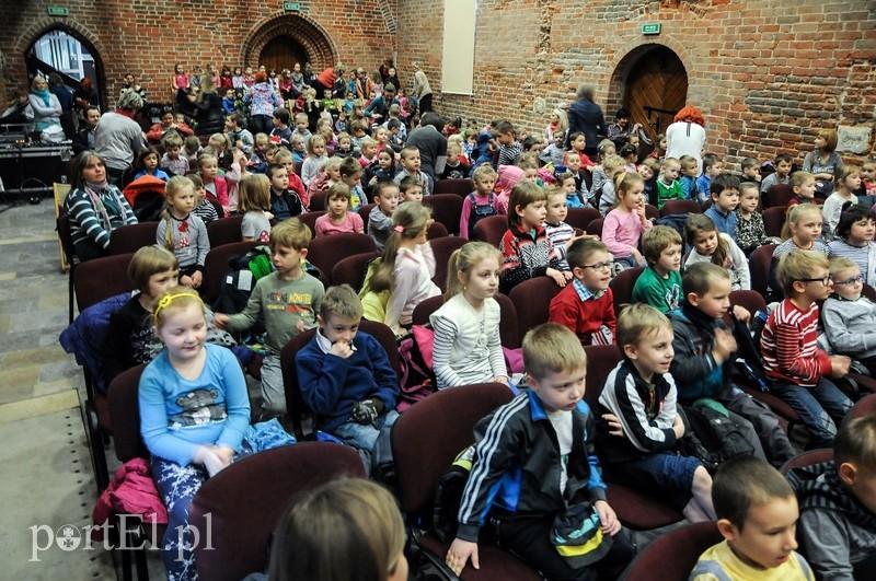 Świnki trzy ratują szkołę
