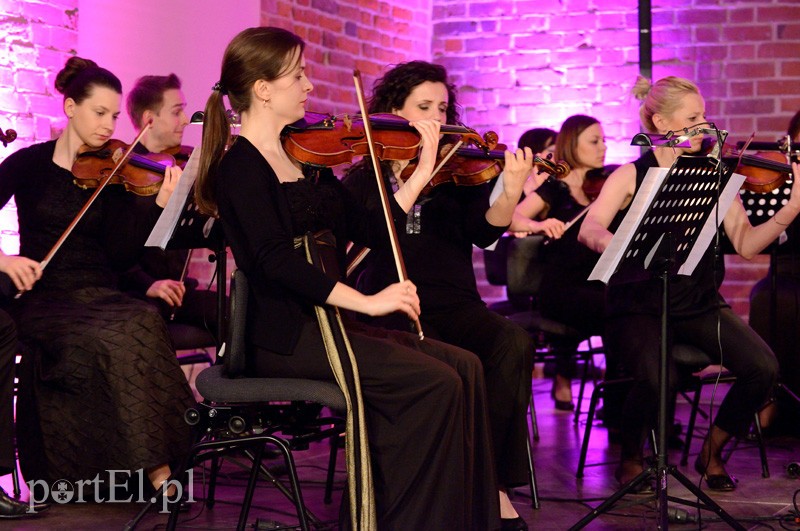 Elbląg o zmierzchu, czyli EOK i chłopak z gitarą