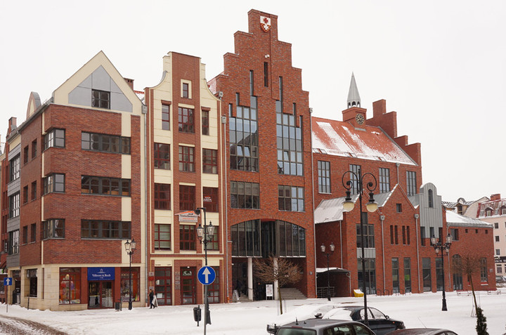 Fotografie na ścianach Ratusza Staromiejskiego