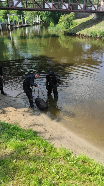Bomba w rzece, ewakuowano 300 mieszkańców