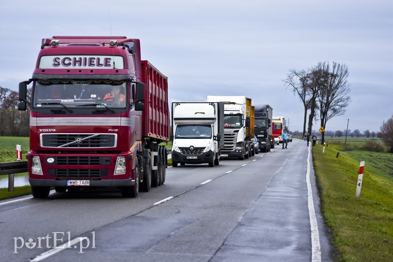 Wypadek koło Fiszewa, auto w płomieniach