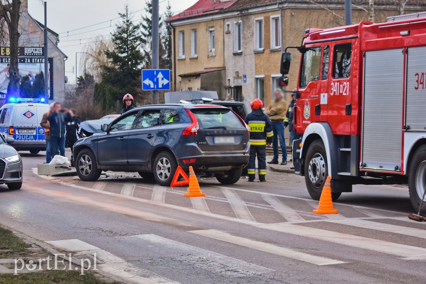 Kolizja trzech samochodów na al. Grunwaldzkiej