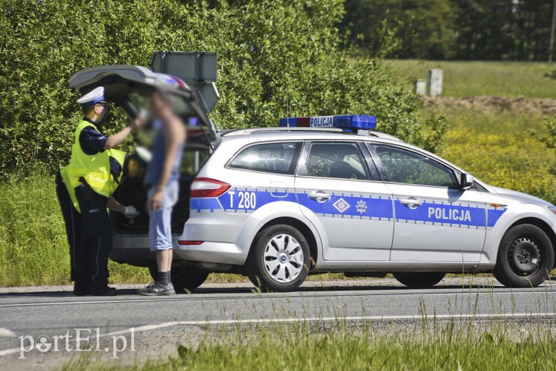 Tragiczny wypadek w Komorowie Żuławskim, nie żyje kierowca skody