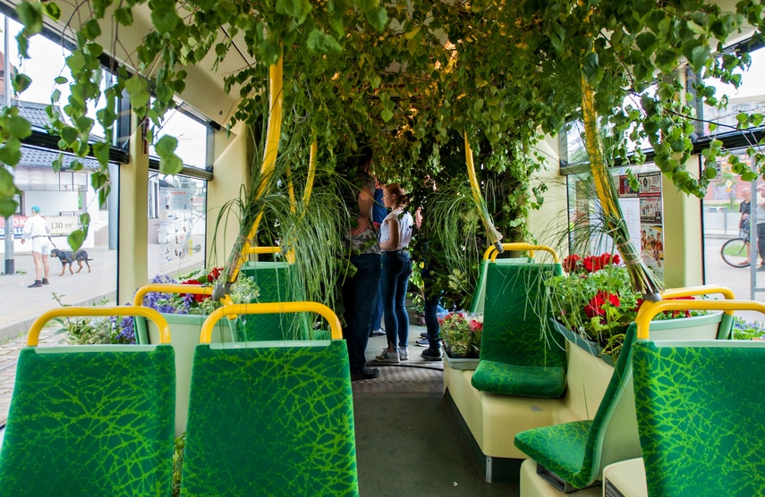 Tramwaj zielony przez ulice mego miasta mknie...