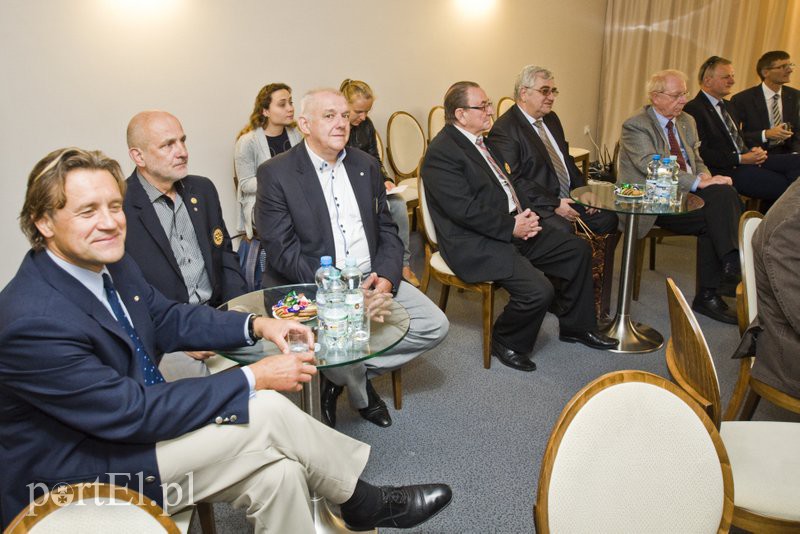  Rotarianie z pomocą małej Angelice