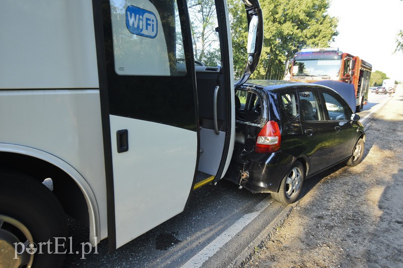 Autobus uderzył w hondę
