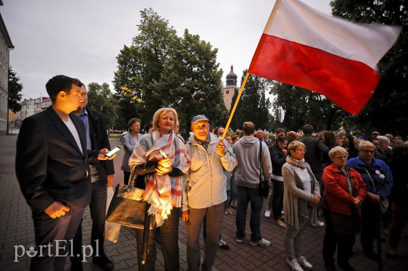 Prezydencie chcemy weta, czyli kolejny protest pod sądem