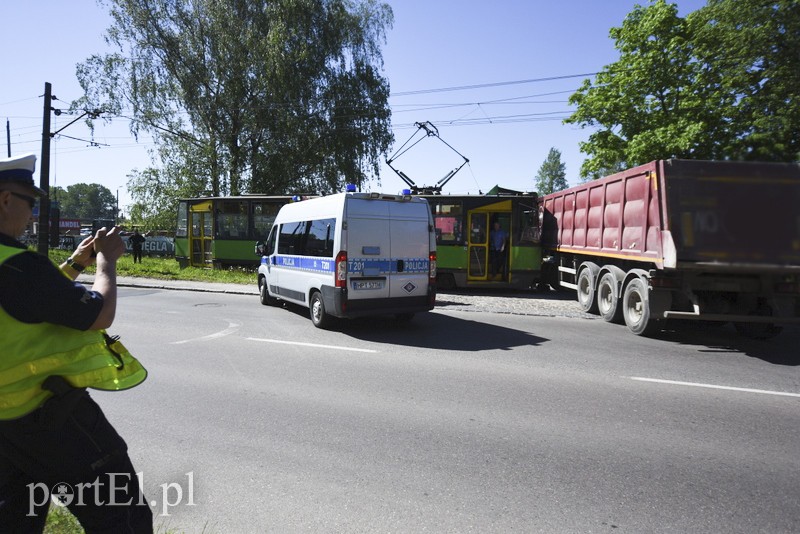 Grunwaldzka zablokowana! Ciężarówka zderzyła się z tramwajem