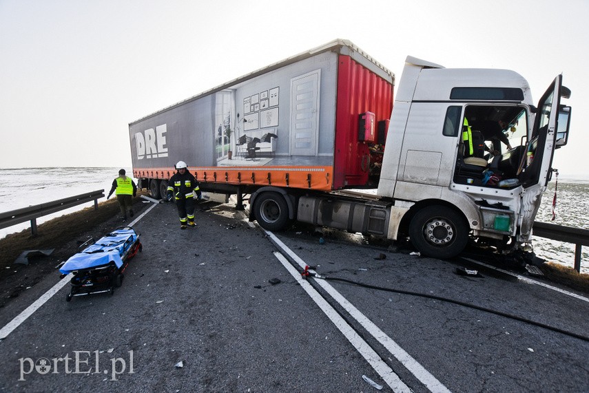 Groźny wypadek w Nowym Dworze Elbląskim. Droga nr 22 zablokowana!