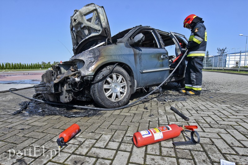 Na Żuławskiej spłonął chevrolet